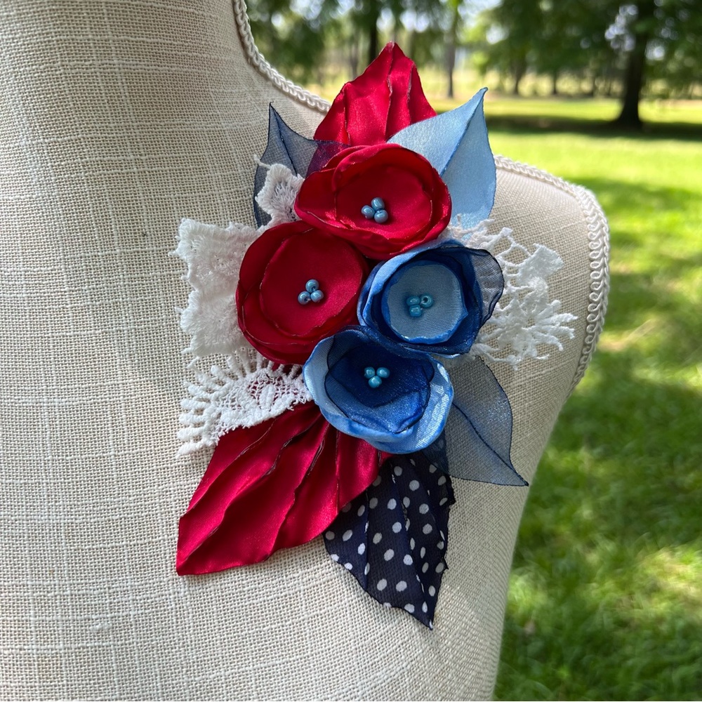 SOLD• Flower Pin